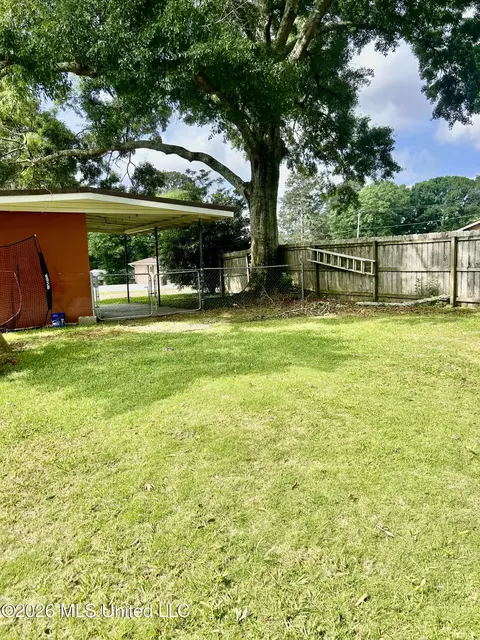 Exterior - 228 Sinclair St, Mccomb, MS 39648 photo 11 of 13