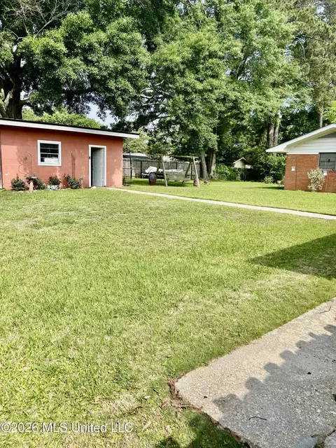 Exterior - 228 Sinclair St, Mccomb, MS 39648 photo 6 of 13