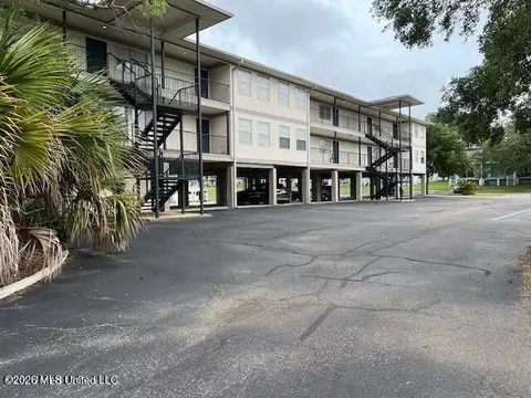 3230 Cumberland Rd #213, Ocean Springs, MS 39564