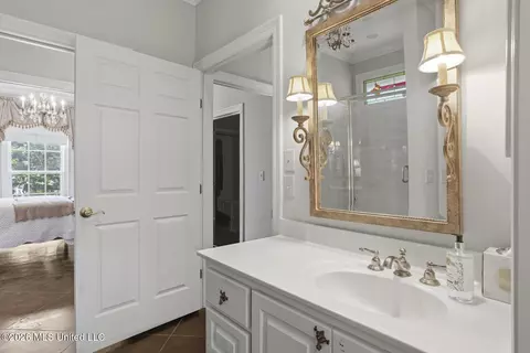 Bath - 235 Brae Burn Dr, Jackson, MS 39211 photo 5 of 6