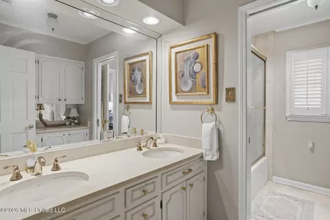 Bath - 235 Brae Burn Dr, Jackson, MS 39211 photo 1 of 6