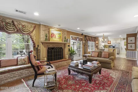Living - 235 Brae Burn Dr, Jackson, MS 39211 photo 3 of 6
