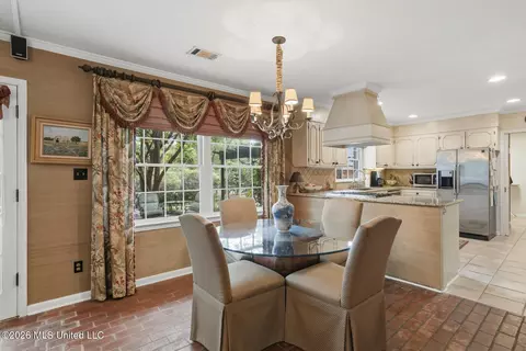 Dining - 235 Brae Burn Dr, Jackson, MS 39211 photo 4 of 7