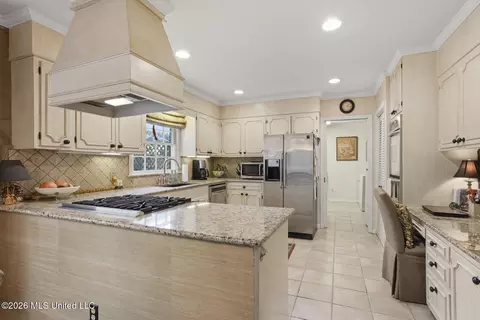 Kitchen - 235 Brae Burn Dr, Jackson, MS 39211 photo 1 of 10