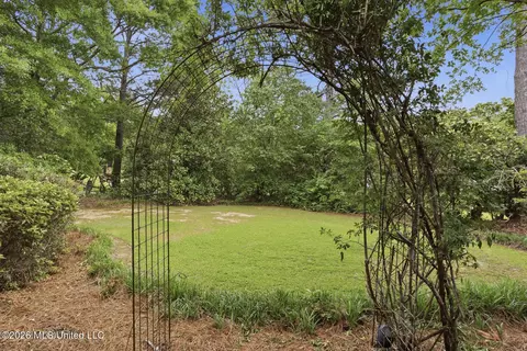 Exterior - 235 Brae Burn Dr, Jackson, MS 39211 photo 9 of 17