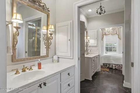 Bath - 235 Brae Burn Dr, Jackson, MS 39211 photo 6 of 6