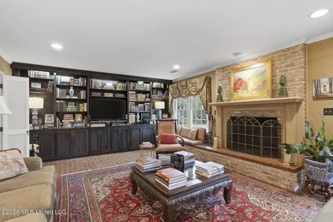 Living - 235 Brae Burn Dr, Jackson, MS 39211 photo 5 of 6