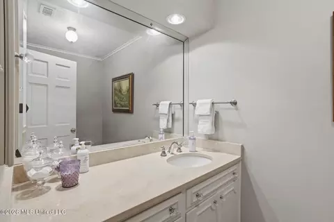 Bath - 235 Brae Burn Dr, Jackson, MS 39211 photo 3 of 6