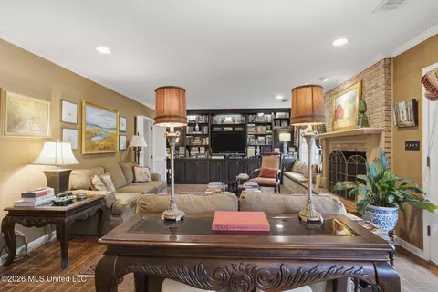 Living - 235 Brae Burn Dr, Jackson, MS 39211 photo 6 of 6