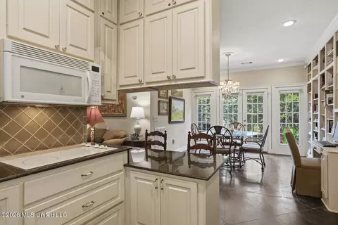Kitchen - 235 Brae Burn Dr, Jackson, MS 39211 photo 10 of 10