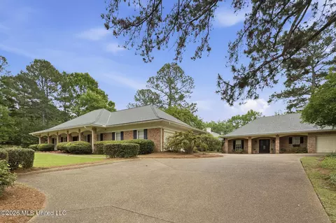 235 Brae Burn Dr, Jackson, MS 39211
