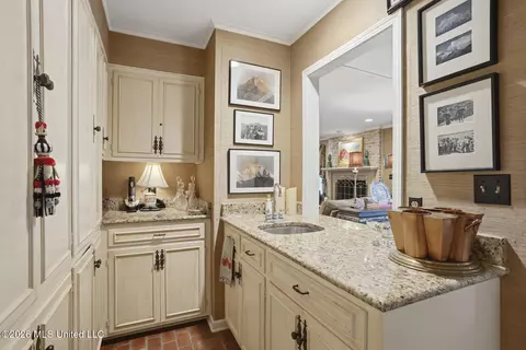 Kitchen - 235 Brae Burn Dr, Jackson, MS 39211 photo 6 of 10