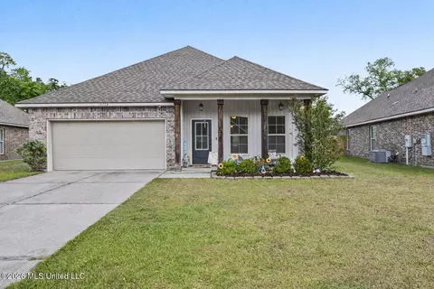 13232 W Jackson Lee Dr, Ocean Springs, MS 39564