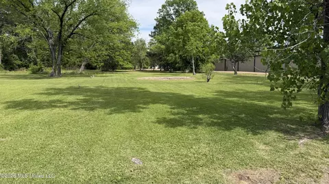 368 W 4th St, Forest, MS 39074
