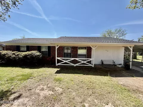 216 W Lee Dr, Clarksdale, MS 38614