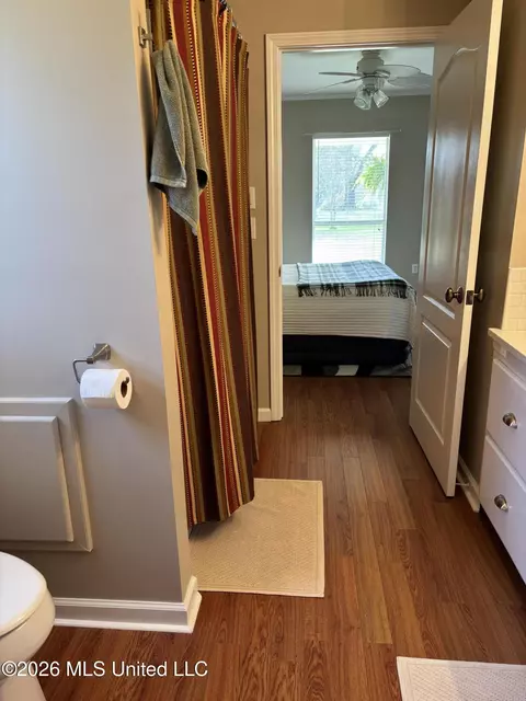 Bath - 1024 Walker Ln, Summit, MS 39666 photo 2 of 4