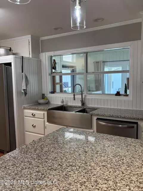 Kitchen - 1024 Walker Ln, Summit, MS 39666 photo 2 of 2