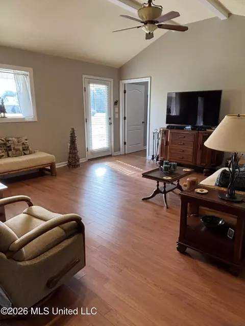 Living - 1024 Walker Ln, Summit, MS 39666 photo 3 of 3