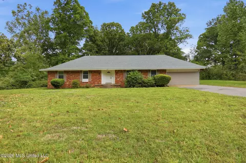 126 Colonial Dr, Hernando, MS 38632