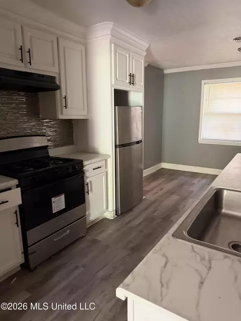 Kitchen - 865 Fairfax Cir, Jackson, MS 39211 photo 2 of 4