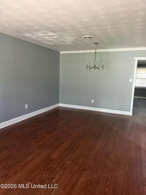 Living - 865 Fairfax Cir, Jackson, MS 39211 photo 3 of 3