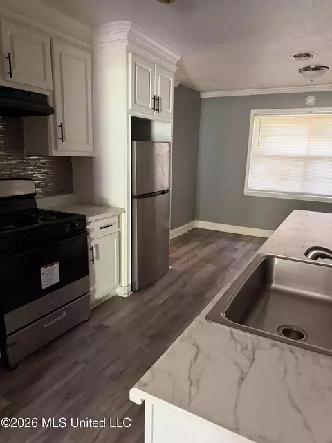 Kitchen - 865 Fairfax Cir, Jackson, MS 39211 photo 1 of 4