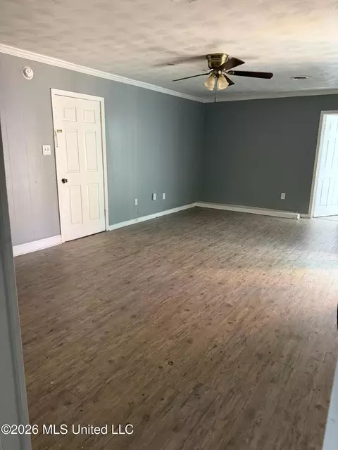Living - 865 Fairfax Cir, Jackson, MS 39211 photo 2 of 3