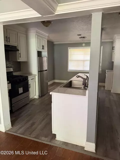 Kitchen - 865 Fairfax Cir, Jackson, MS 39211 photo 4 of 4