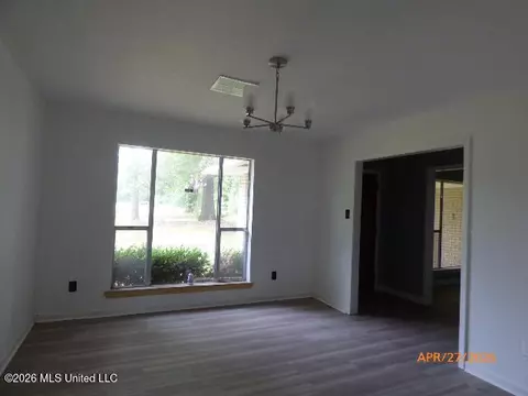 Living - 88 E Wilderness Rd, Natchez, MS 39120 photo 3 of 5