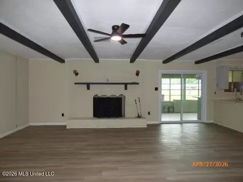 Living - 88 E Wilderness Rd, Natchez, MS 39120 photo 1 of 5