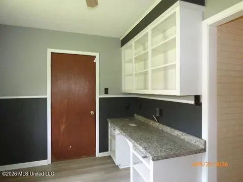 Entry Way - 88 E Wilderness Rd, Natchez, MS 39120 photo 1 of 1