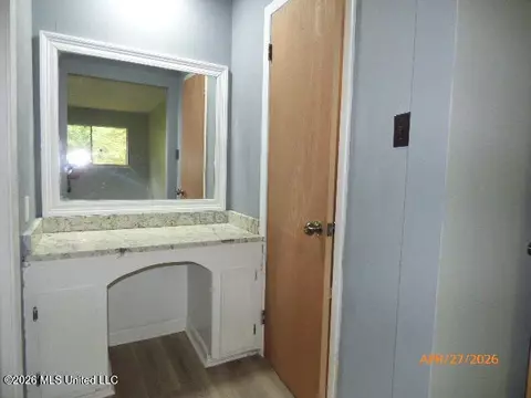 Bath - 88 E Wilderness Rd, Natchez, MS 39120 photo 3 of 4