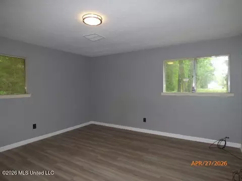 Living - 88 E Wilderness Rd, Natchez, MS 39120 photo 5 of 5