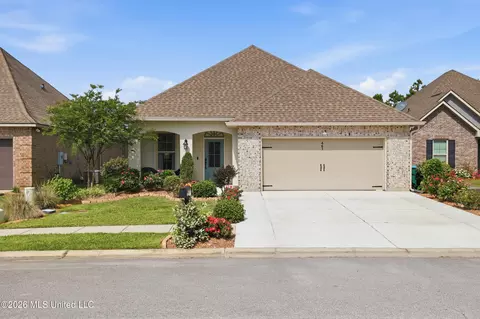461 Palm Breeze Dr, Ocean Springs, MS 39564