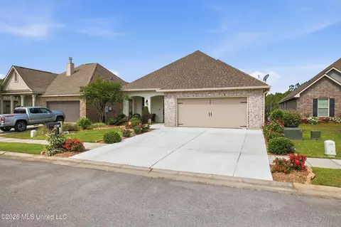 461 Palm Breeze Dr, Ocean Springs, MS 39564