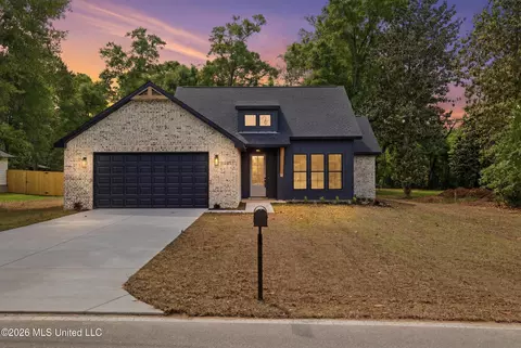 11080 Shorecrest Rd, Biloxi, MS 39532