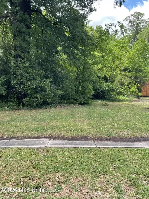 433 E Walker St, Greenville, MS 38701