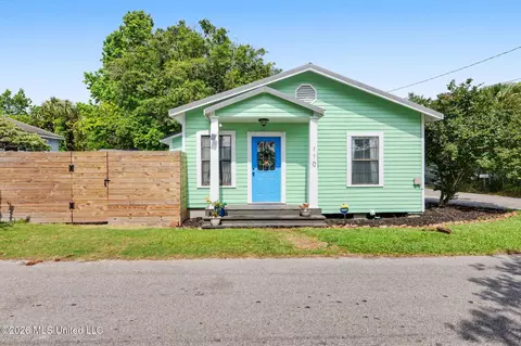 110 N Toulme St, Bay Saint Louis, MS 39520