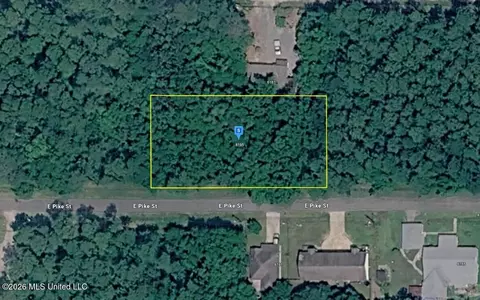 6195 E Pike St, Bay Saint Louis, MS 39520