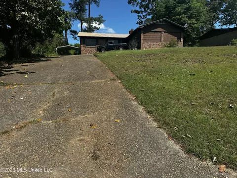 1 38th Ct, Meridian, MS 39301