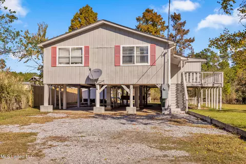 5020 Hawk St, Bay Saint Louis, MS 39520
