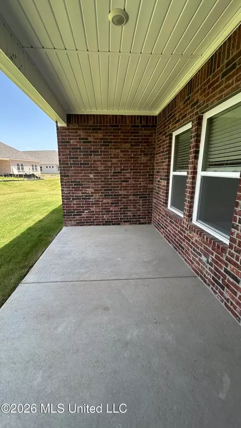 Exterior - 5424 Braham Dr, Olive Branch, MS 38654 photo 3 of 4