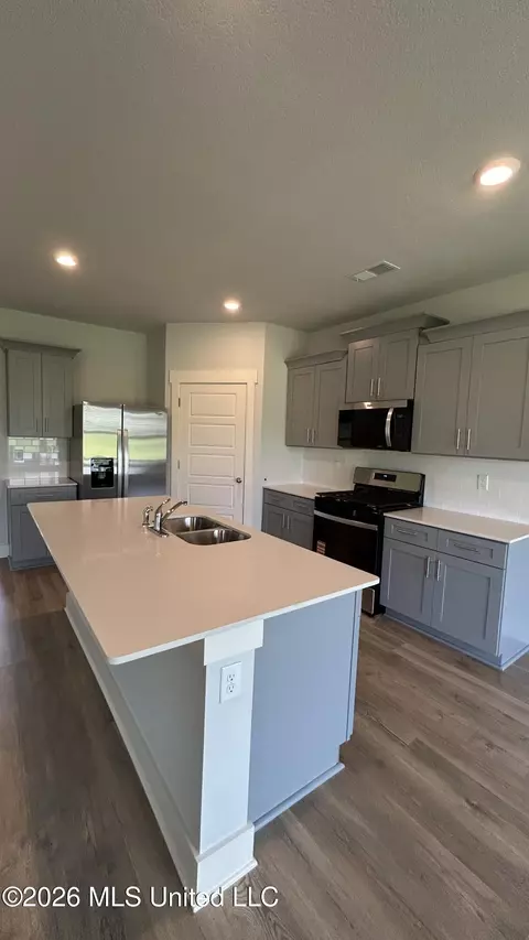 Kitchen - 5424 Braham Dr, Olive Branch, MS 38654 photo 2 of 2