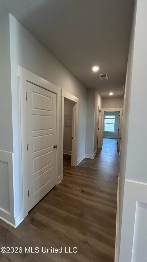 Entry Way - 5424 Braham Dr, Olive Branch, MS 38654 photo 2 of 3