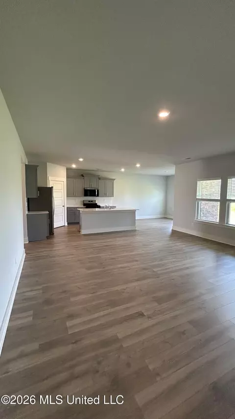 Living - 5424 Braham Dr, Olive Branch, MS 38654 photo 3 of 3