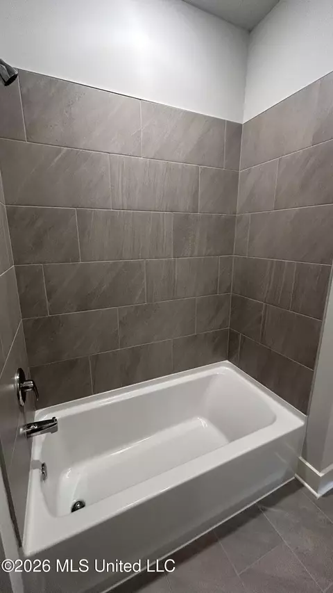 Bath - 5424 Braham Dr, Olive Branch, MS 38654 photo 2 of 3