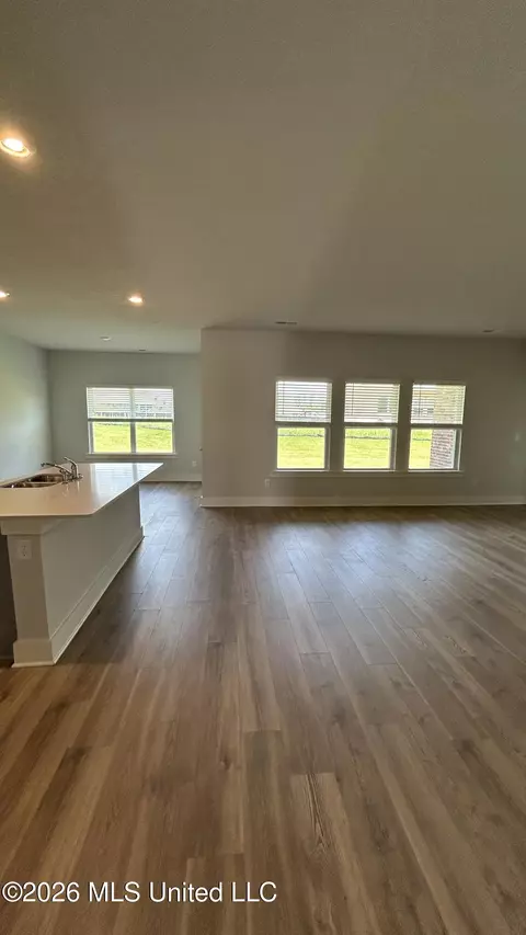 Living - 5424 Braham Dr, Olive Branch, MS 38654 photo 1 of 3