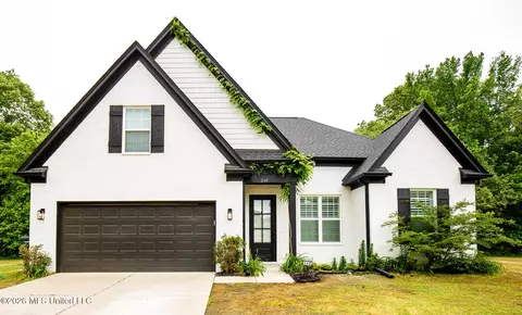 240 Crimsonwood Dr, Byhalia, MS 38611