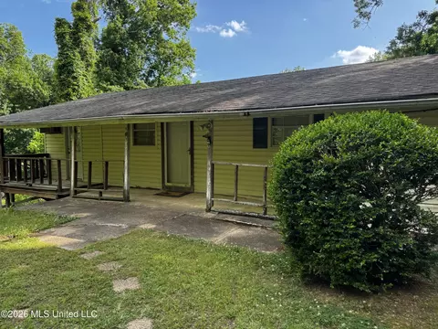 2830 Woodland Lake Rd, Hernando, MS 38632