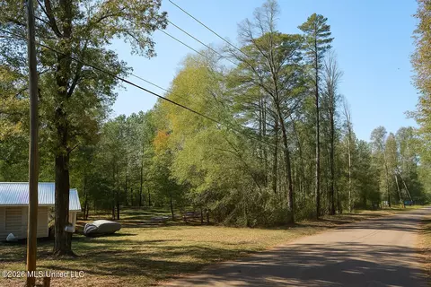 8 Holiday Rd, Brandon, MS 39042